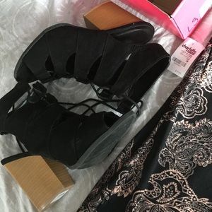 Women’s Caged Heel Shoe